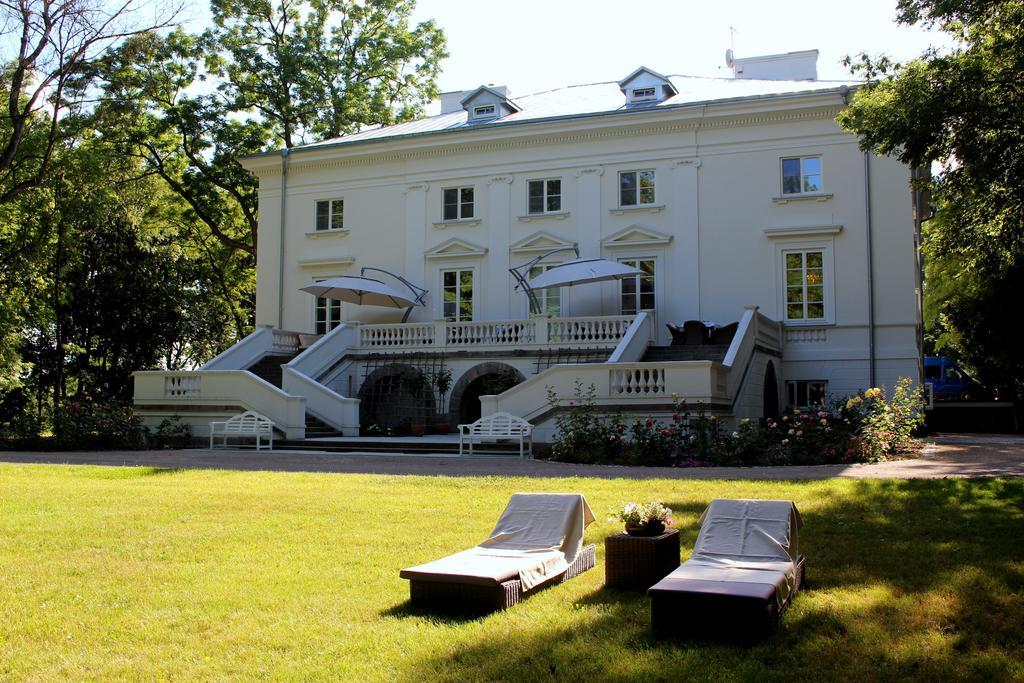 Palac Cielesnica Bagian luar foto
